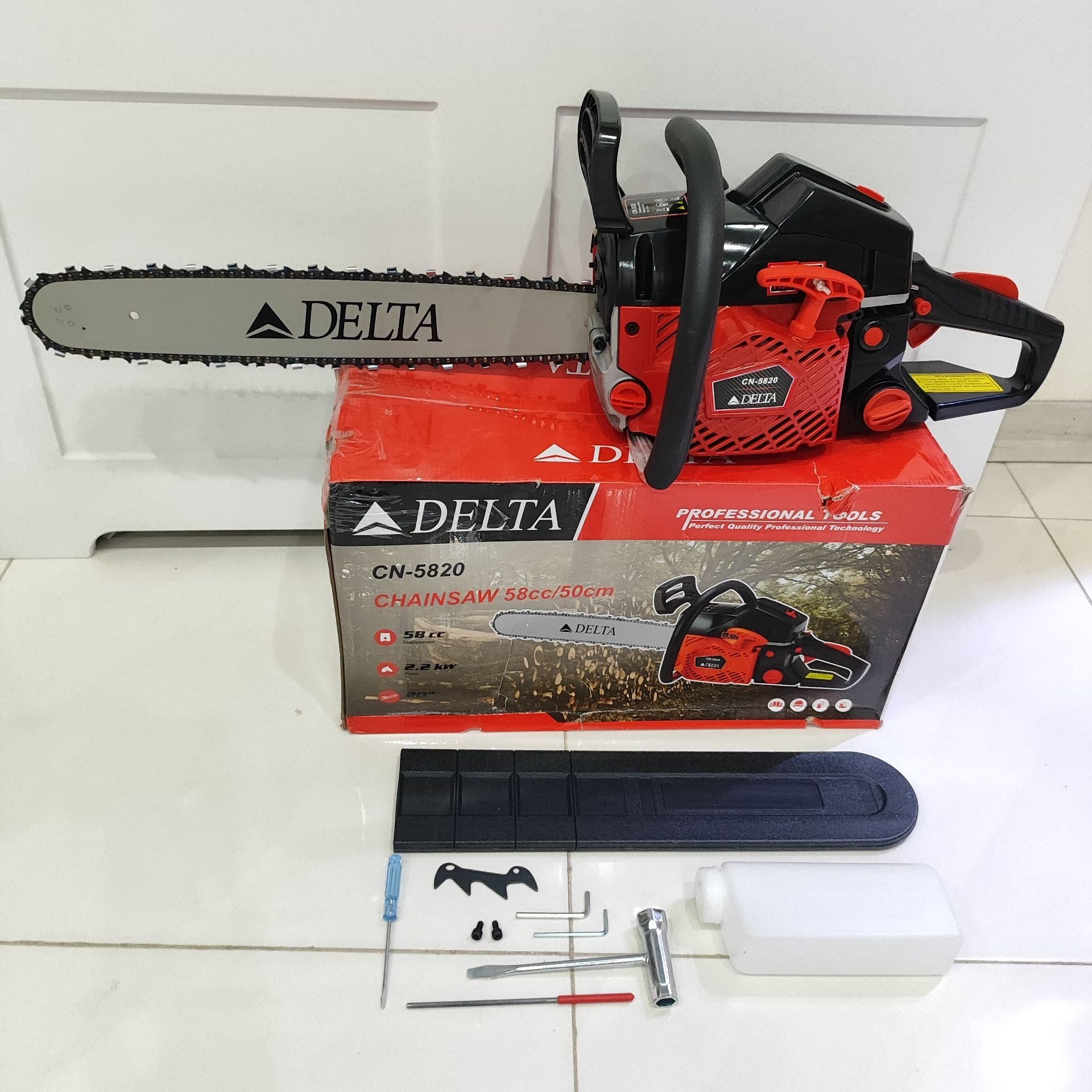 اره زنجیری دلتا DELTA مدل CN5820 موتور 5800 تیغه 50 سانتی همراه لوازم جانبی