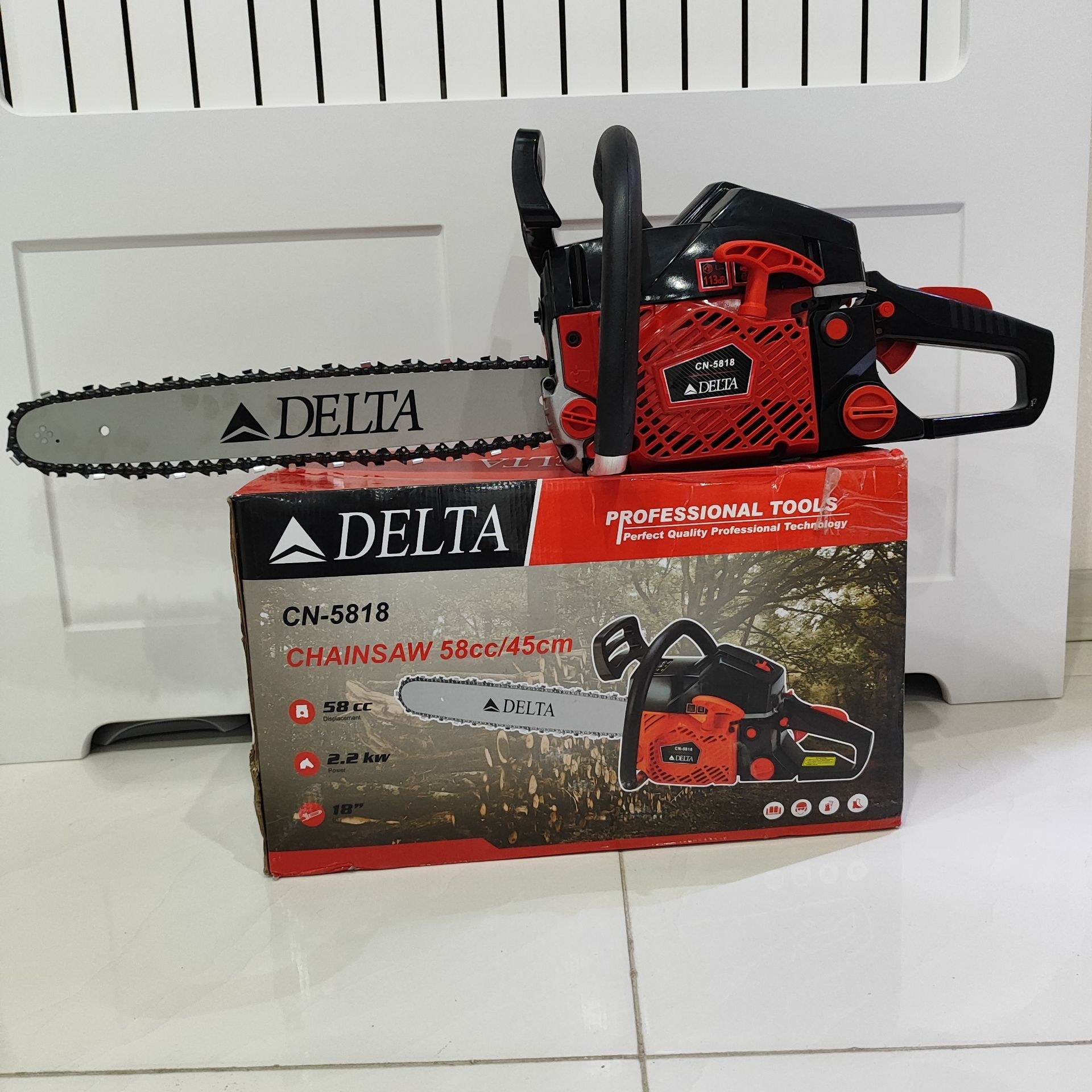 اره زنجیری دلتا DELTA مدل CN5818 موتور 5800 تیغه 45 سانتی همراه لوازم جانبی