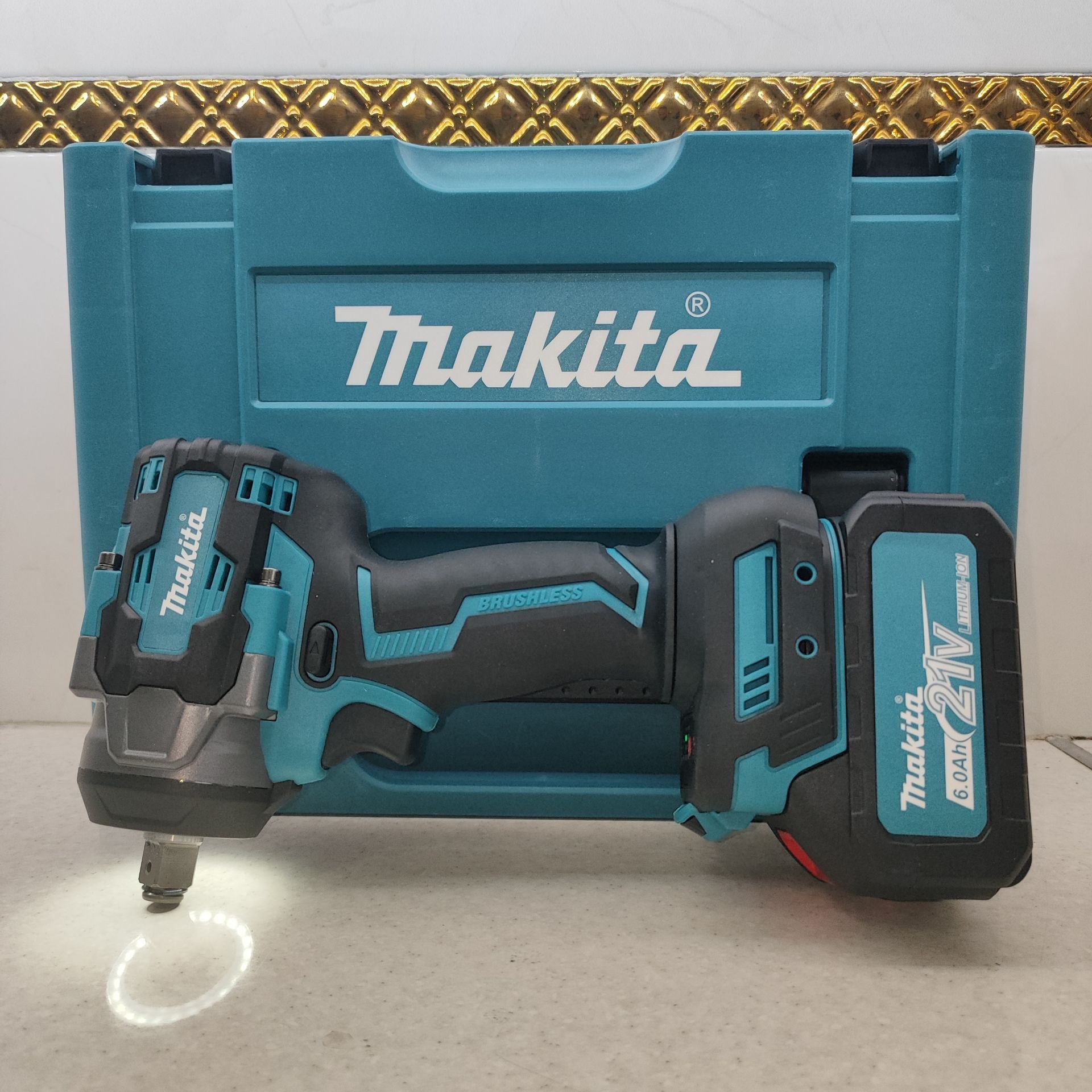 بکس شارژی حرفه ای ماکیتا 21 ولت دو باتری موتور براشلس ماکیتا مدل M21-1200N با لوازم کامل مطابق تصاویر