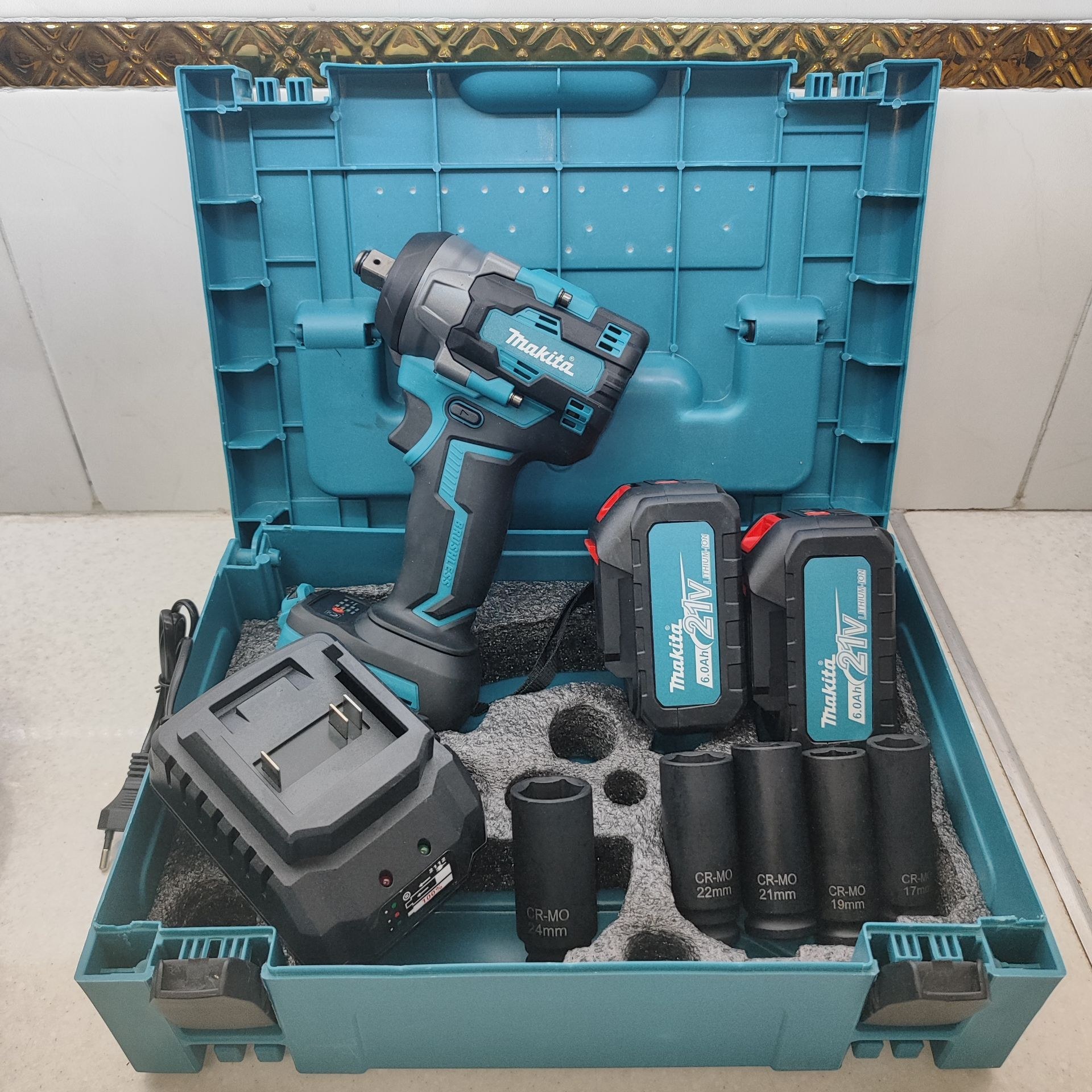 بکس شارژی حرفه ای ماکیتا 21 ولت دو باتری موتور براشلس ماکیتا مدل M21-1200N با لوازم کامل مطابق تصاویر