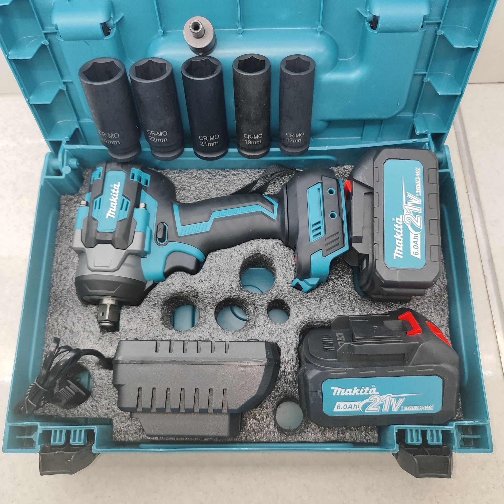 بکس شارژی حرفه ای ماکیتا 21 ولت دو باتری موتور براشلس ماکیتا مدل M21-1200N با لوازم کامل مطابق تصاویر